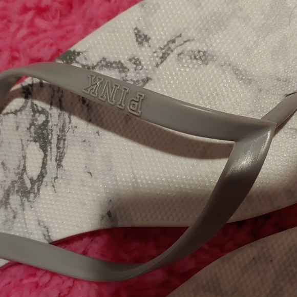 VS Pink flip-flops - Picture 2 of 3